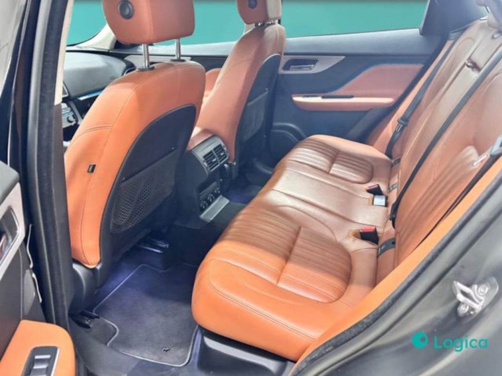 Jaguar F-Pace usata a Torino (4)