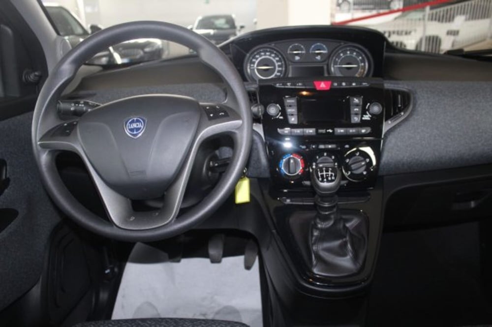 Lancia Ypsilon usata a Terni (11)