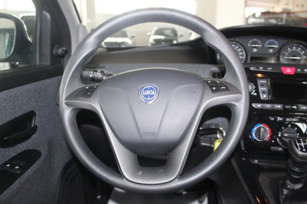 Lancia Ypsilon usata a Terni (12)