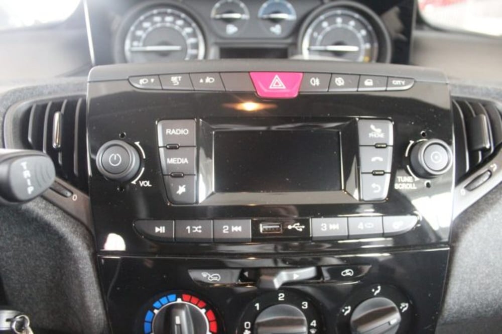 Lancia Ypsilon usata a Terni (13)