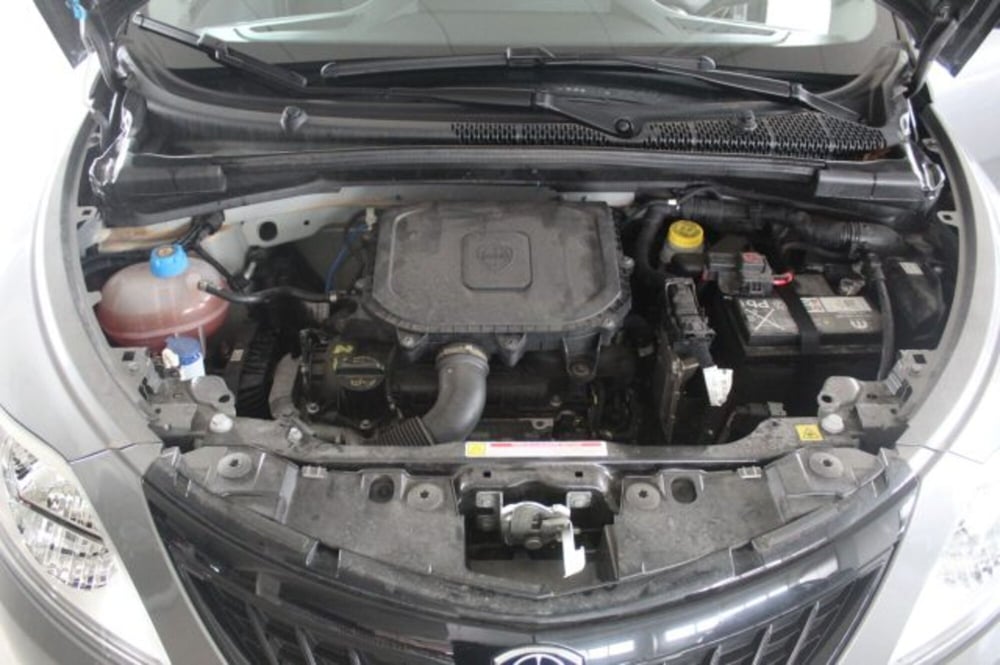 Lancia Ypsilon usata a Terni (19)