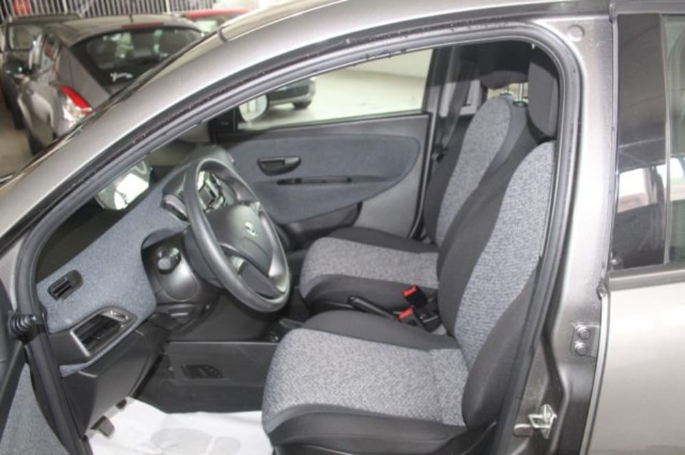 Lancia Ypsilon usata a Terni (7)