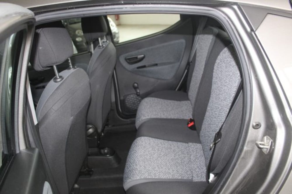 Lancia Ypsilon usata a Terni (9)