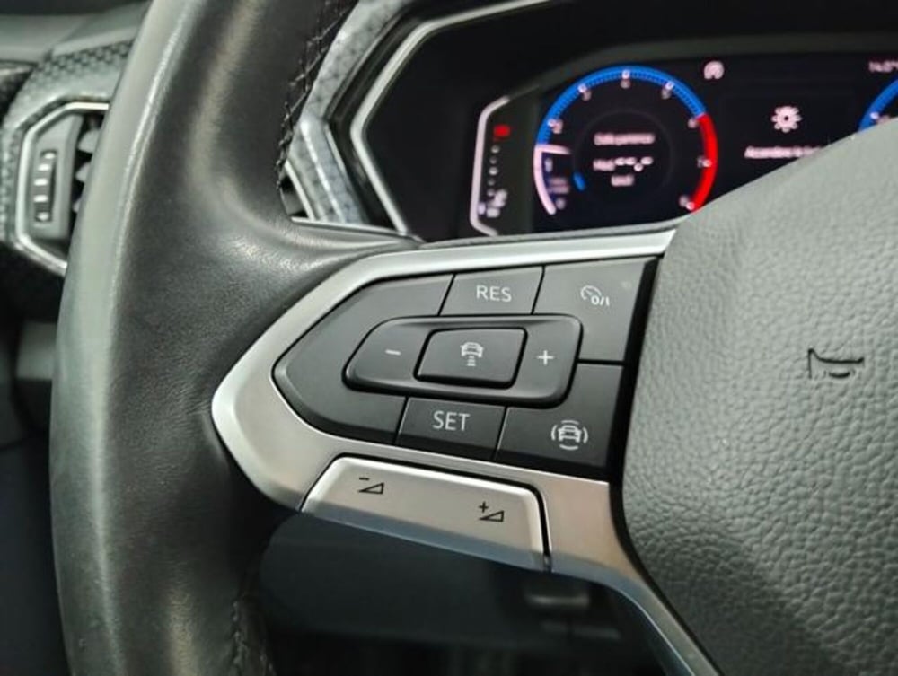 Volkswagen T-Cross usata a Como (11)