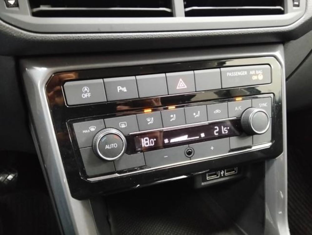 Volkswagen T-Cross usata a Como (17)