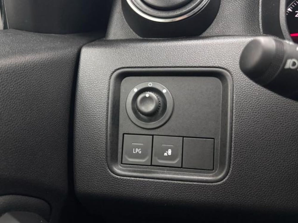 Dacia Duster usata a Como (12)