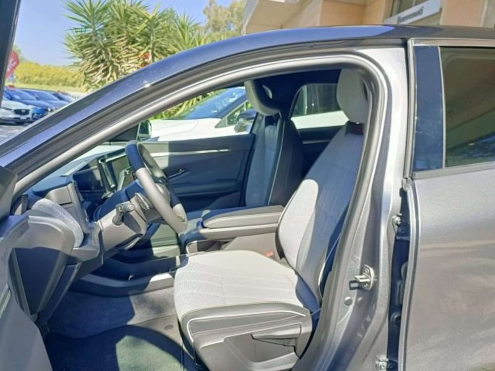 Renault Megane E-Tech Electric nuova a Firenze (12)