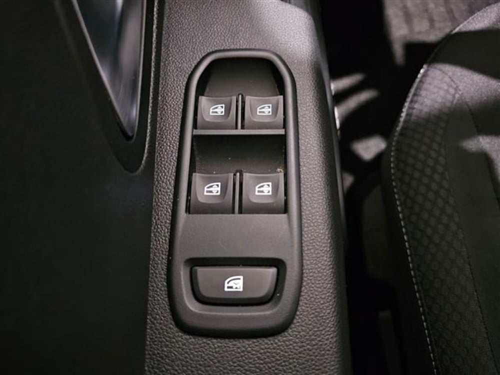 Dacia Duster usata a Palermo (14)