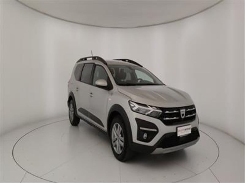 Dacia Jogger usata a Bari (11)