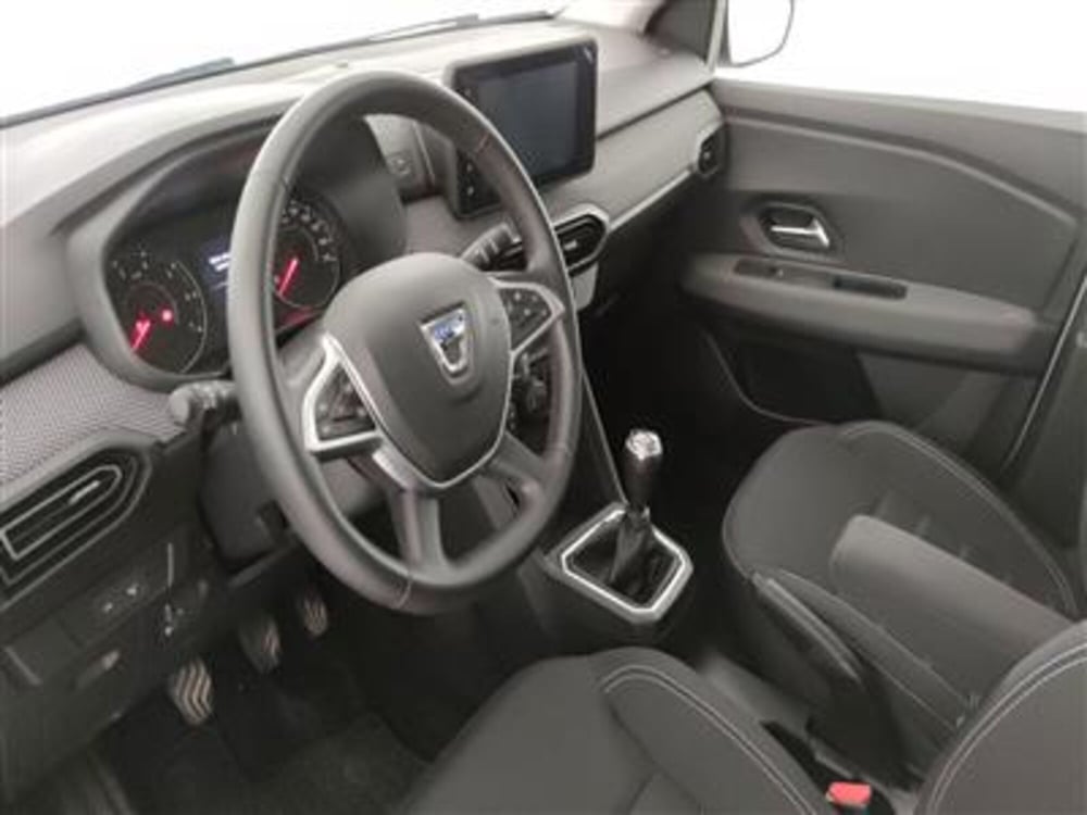 Dacia Jogger usata a Bari (14)