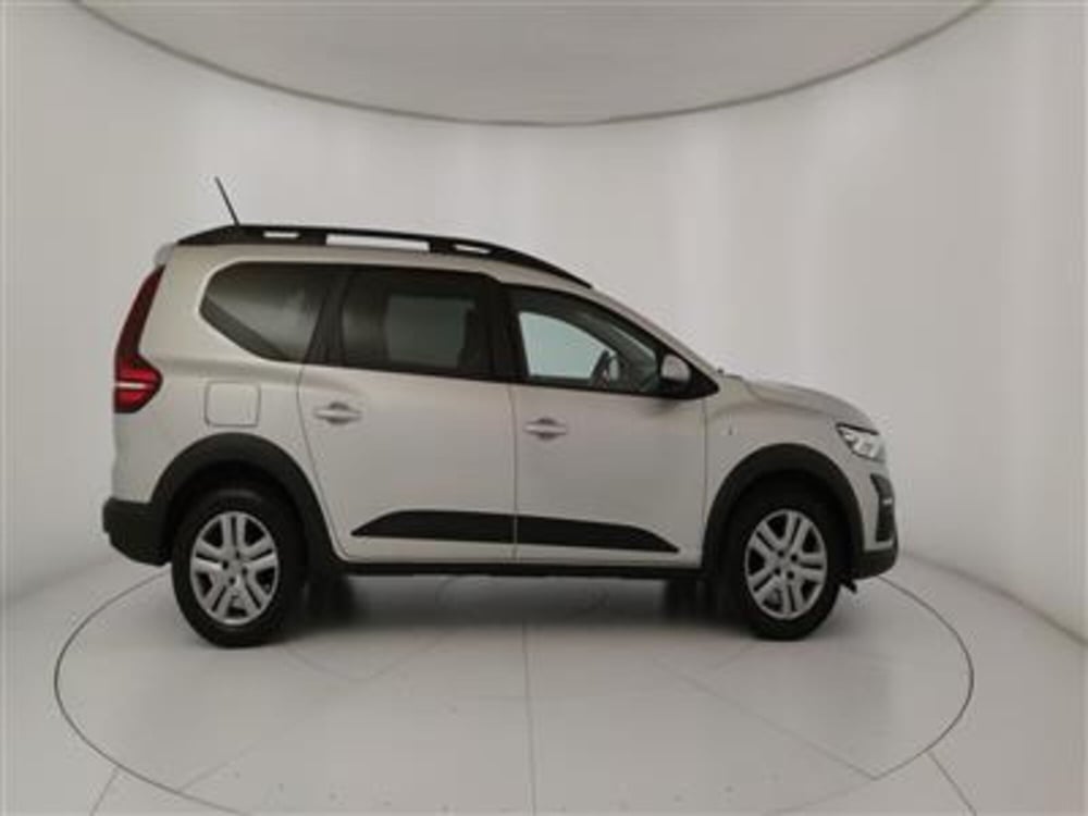 Dacia Jogger usata a Bari (9)
