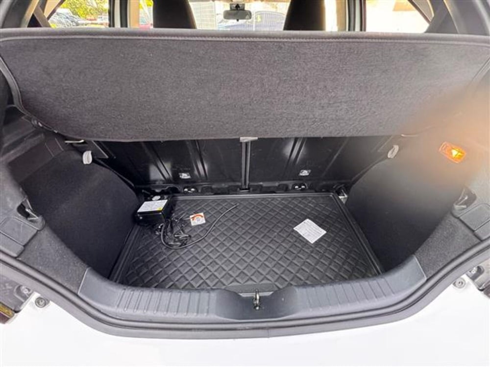 Toyota Aygo X usata a Pavia (8)