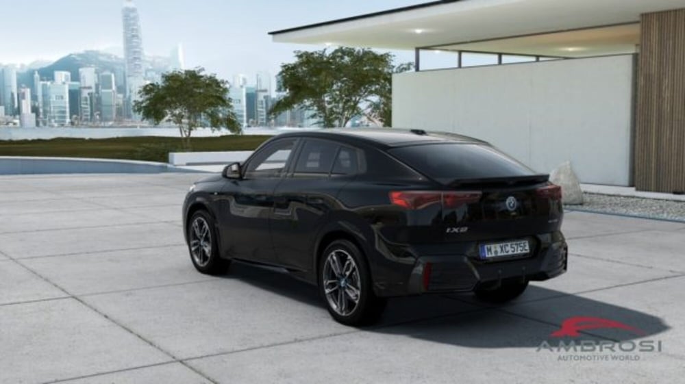 BMW iX2 nuova a Perugia (2)
