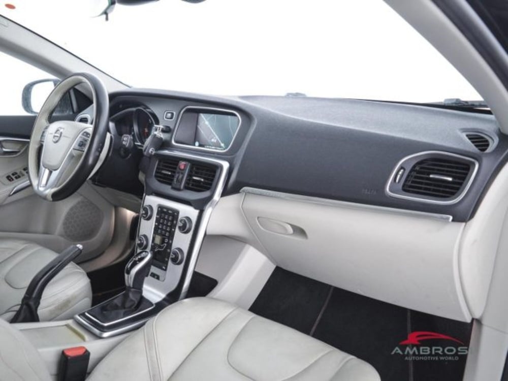 Volvo V40 Cross Country usata a Perugia (12)
