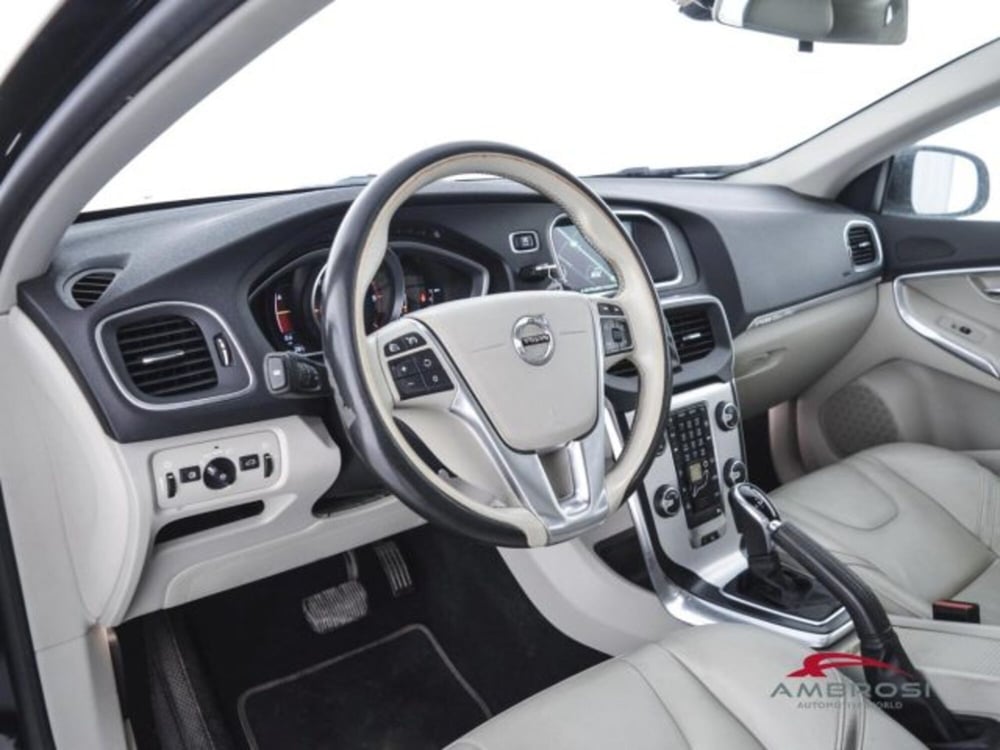 Volvo V40 Cross Country usata a Perugia (8)