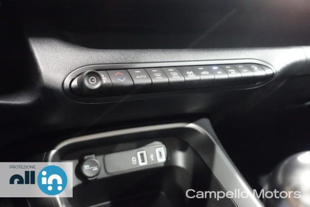 Jeep Avenger nuova a Venezia (12)