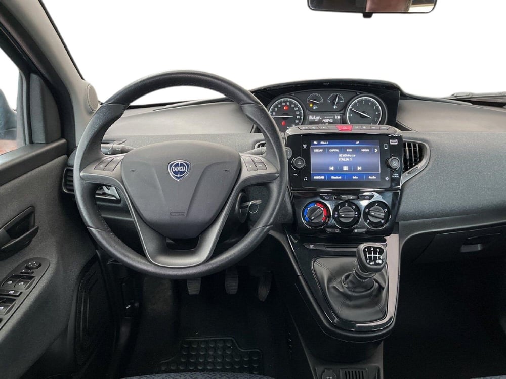 Lancia Ypsilon usata a Torino (10)