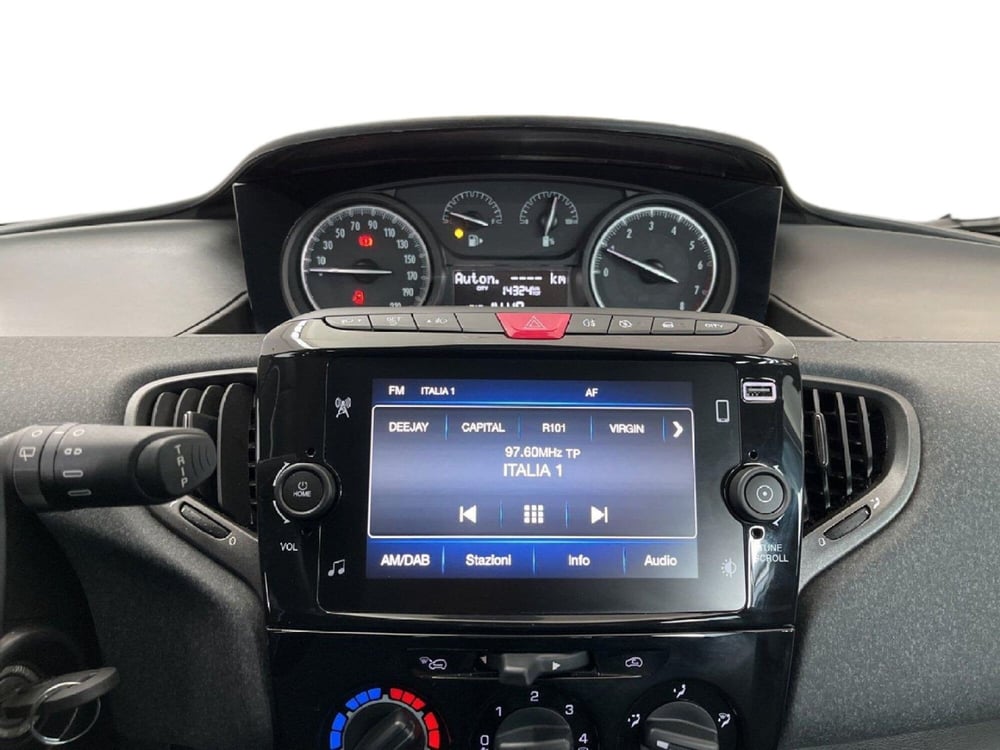 Lancia Ypsilon usata a Torino (12)