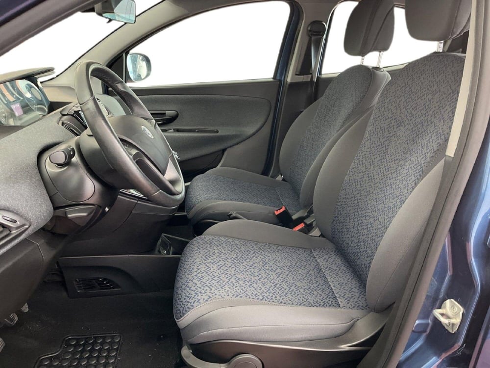 Lancia Ypsilon usata a Torino (9)