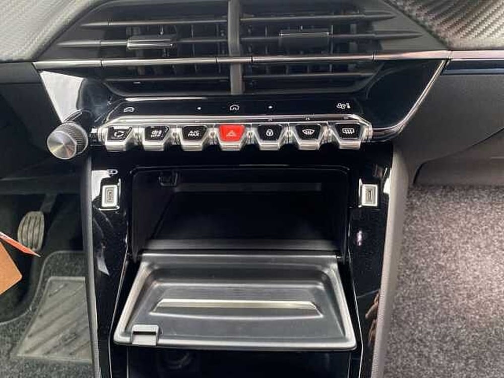 Peugeot 2008 nuova a Napoli (20)