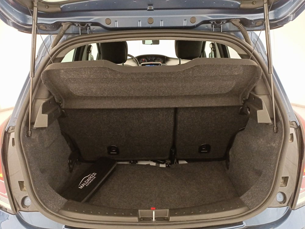Lancia Ypsilon usata a Bari (12)