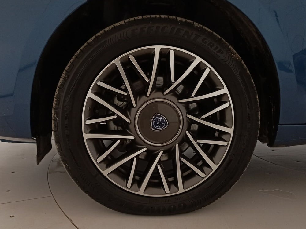 Lancia Ypsilon usata a Bari (14)