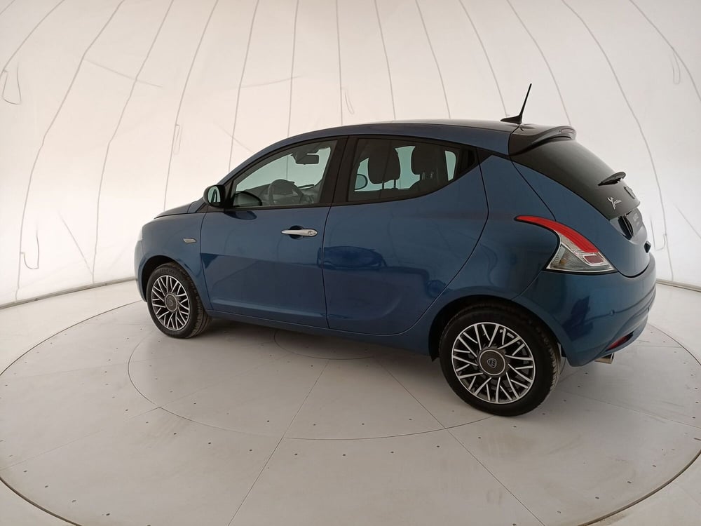 Lancia Ypsilon usata a Bari (3)