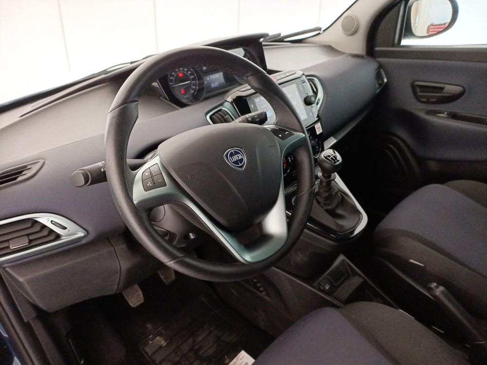 Lancia Ypsilon usata a Bari (5)