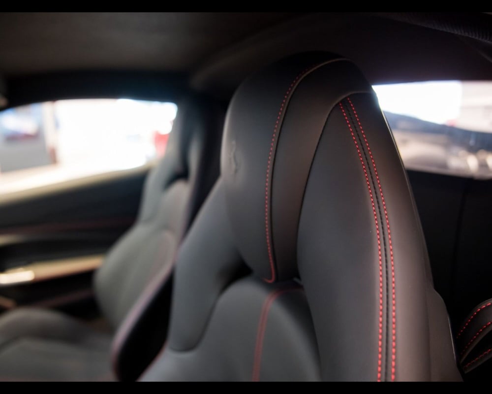 Ferrari F8 Coupé usata a Bologna (14)