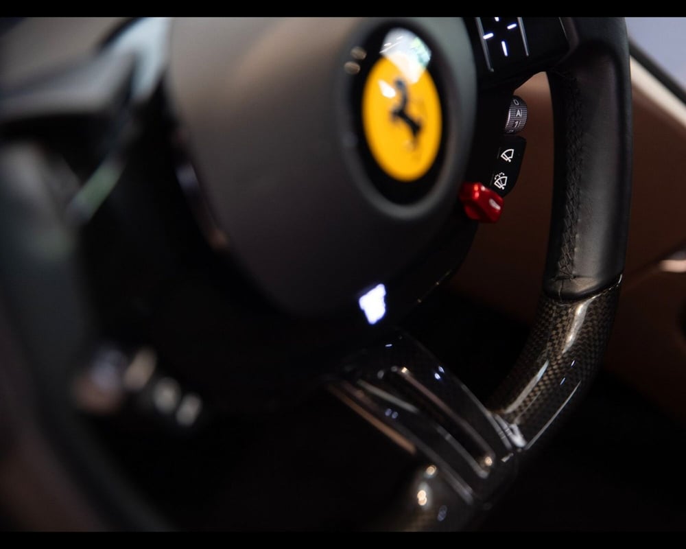 Ferrari Roma Spider usata a Modena (17)