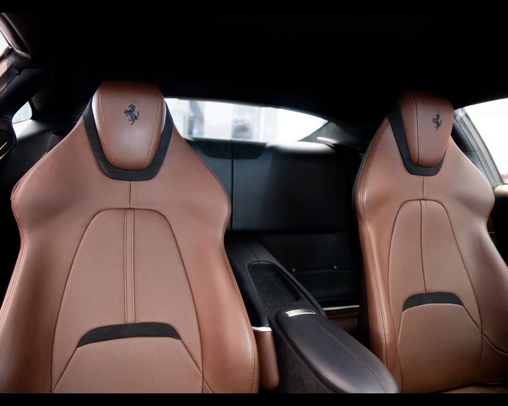 Ferrari Roma Spider usata a Modena (6)