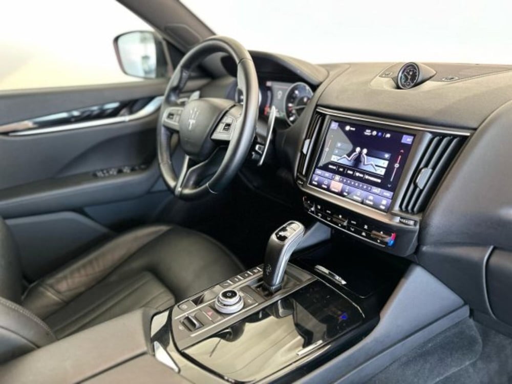 Maserati Levante usata a Modena (4)