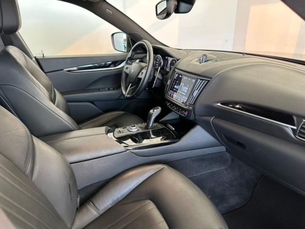 Maserati Levante usata a Modena (5)