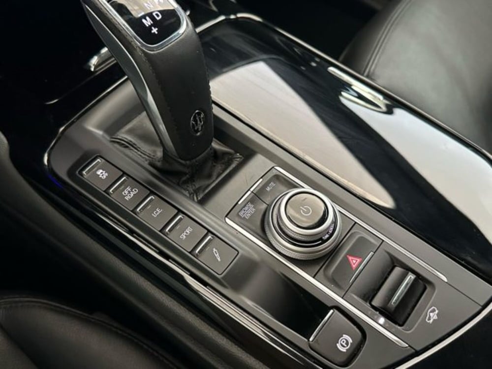 Maserati Levante usata a Modena (8)