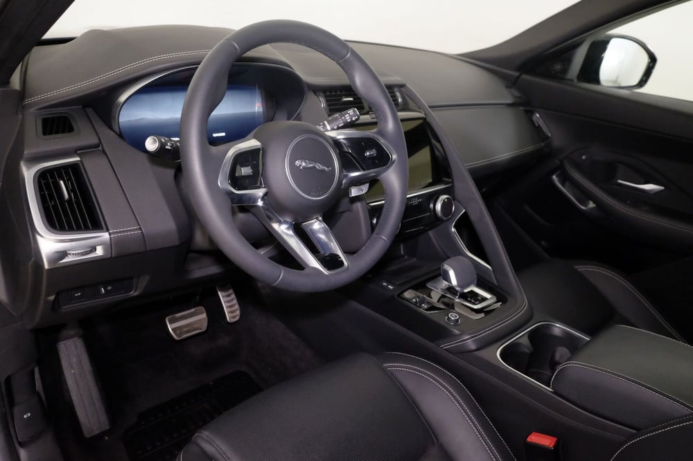 Jaguar E-Pace usata a Torino (17)