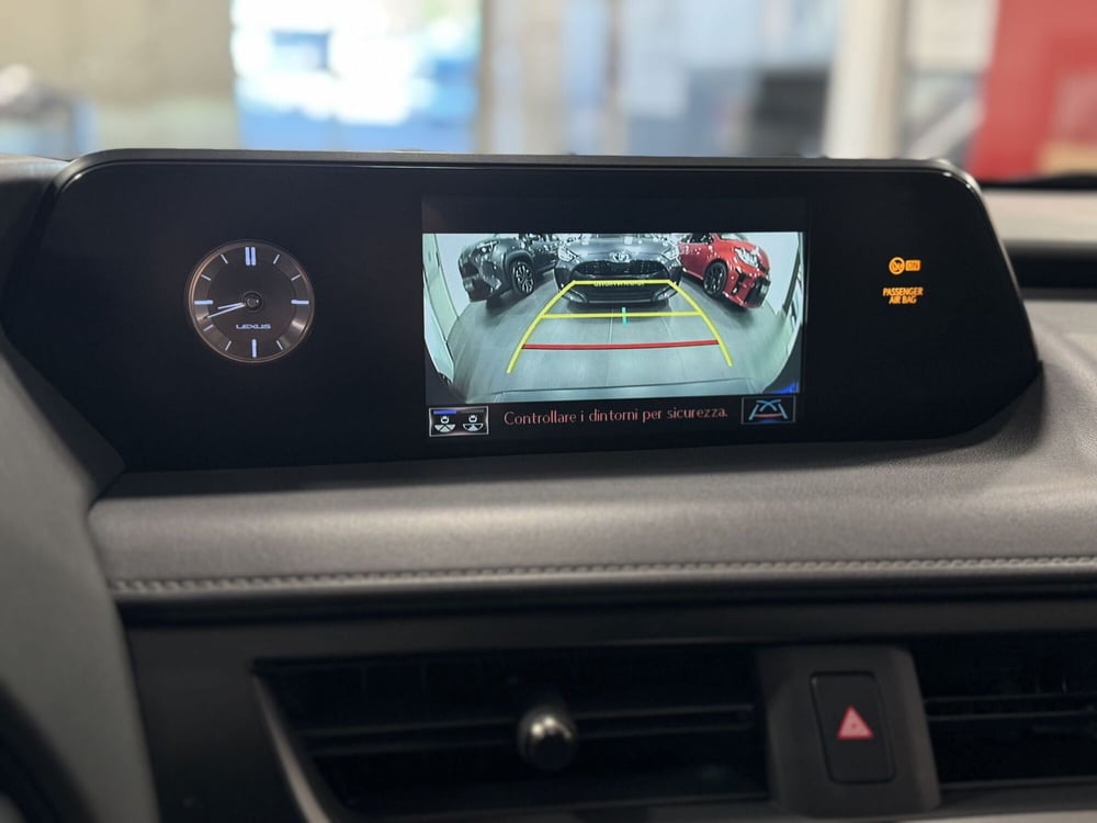 Lexus UX usata a Brescia (11)