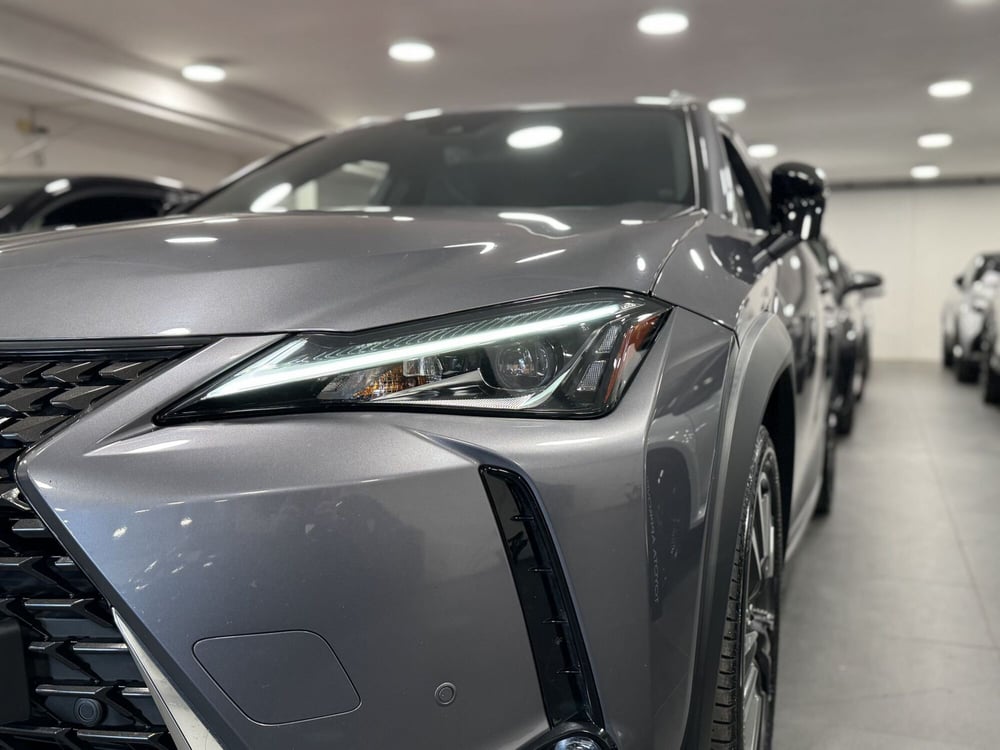 Lexus UX usata a Brescia (6)