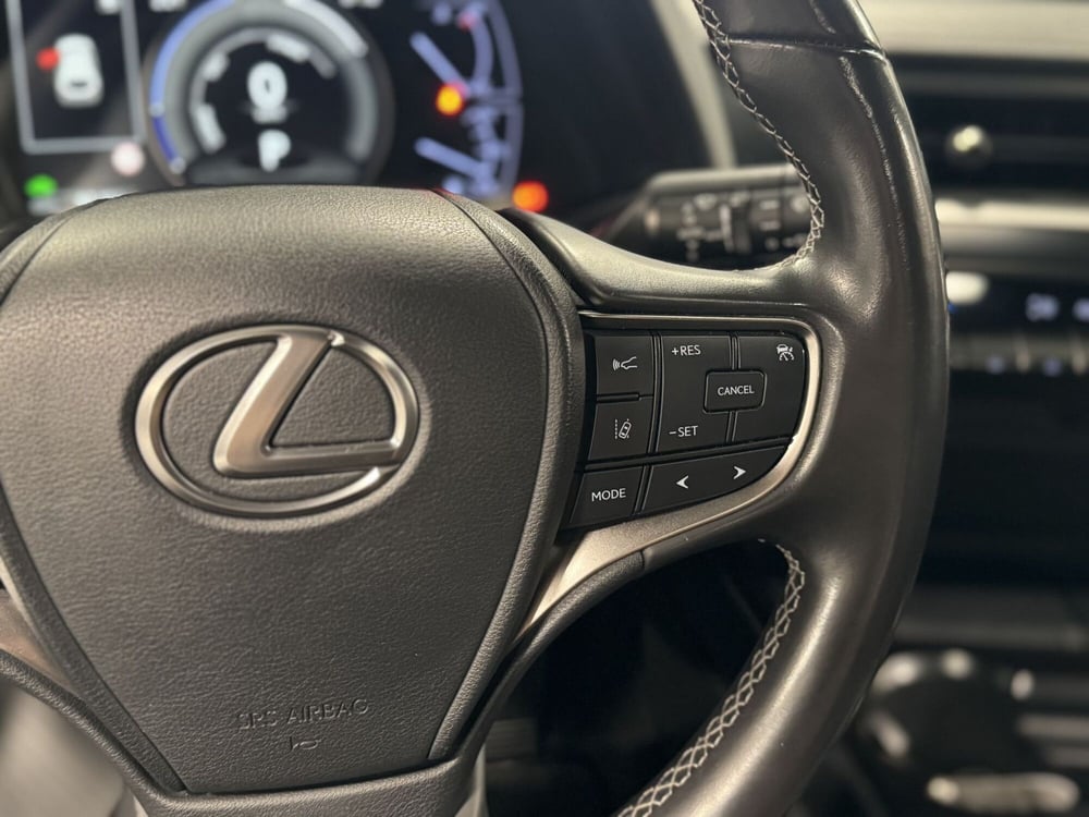 Lexus UX usata a Brescia (9)