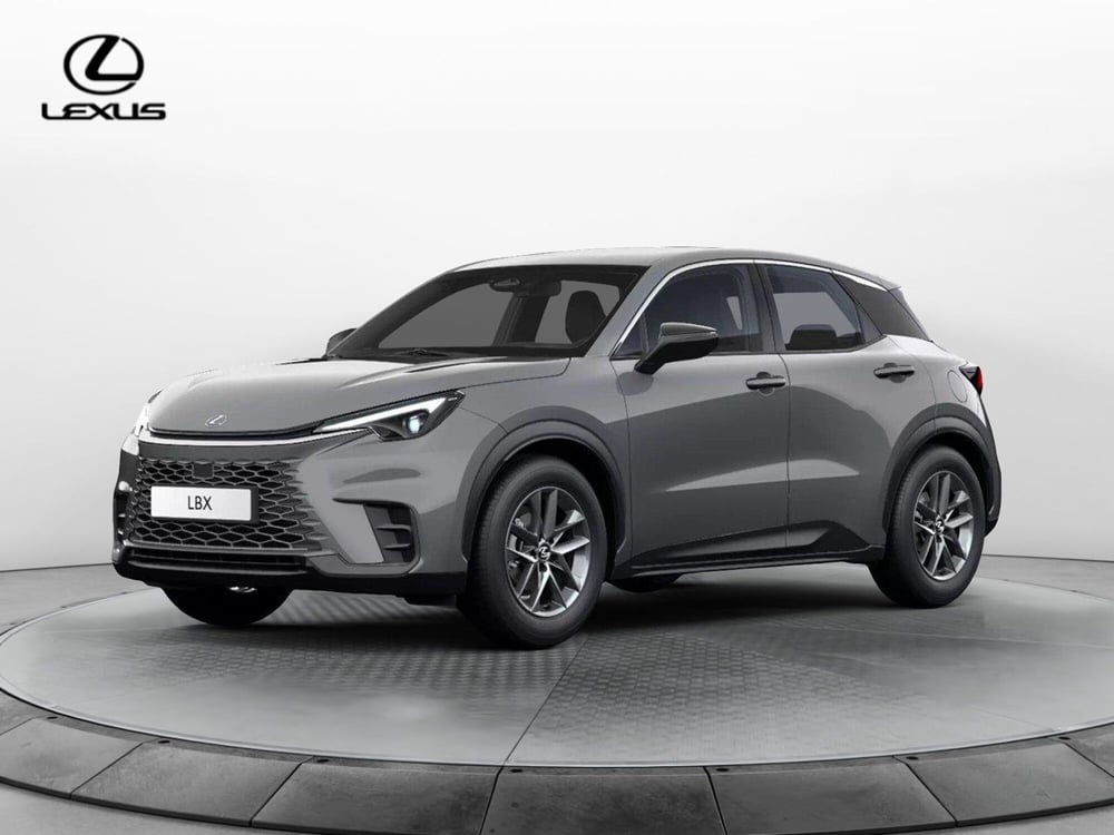 Lexus LBX nuova a Cremona