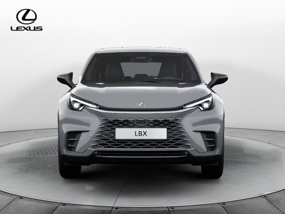 Lexus LBX nuova a Cremona (2)
