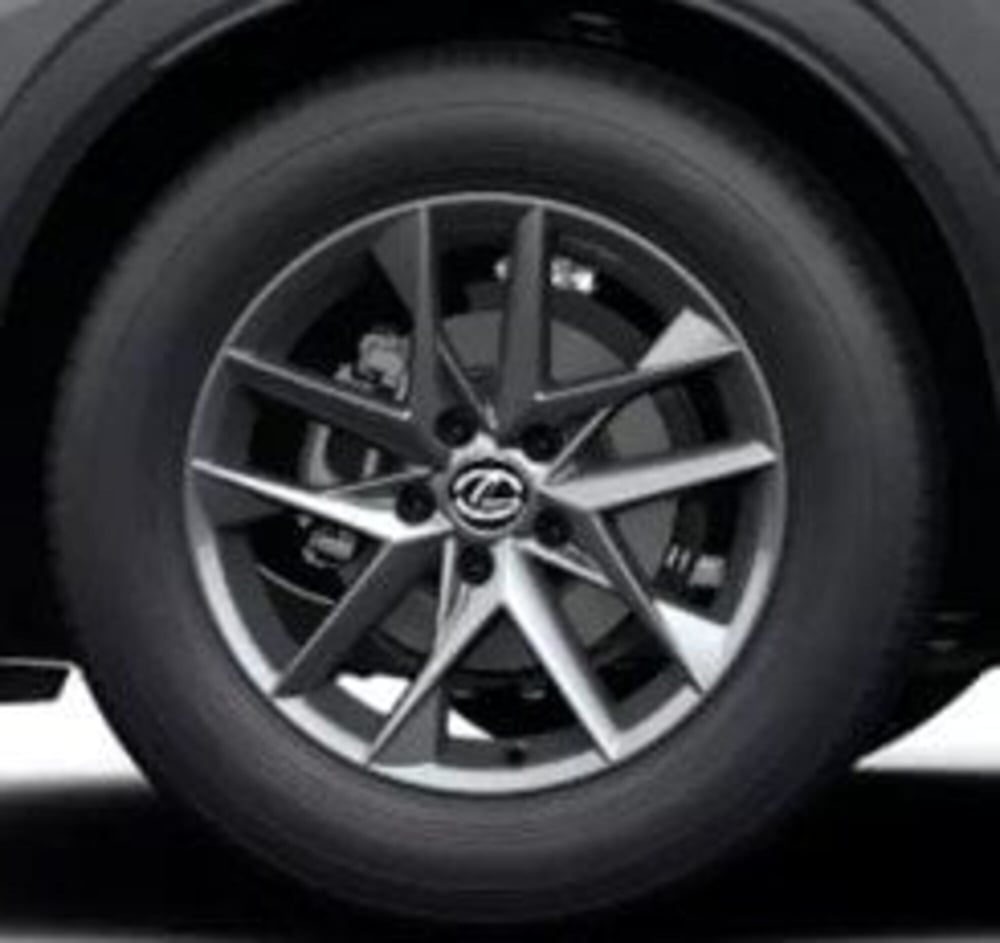 Lexus LBX nuova a Cremona (4)