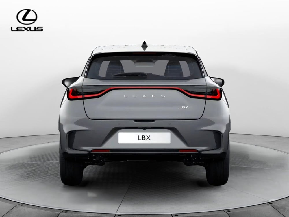 Lexus LBX nuova a Cremona (5)