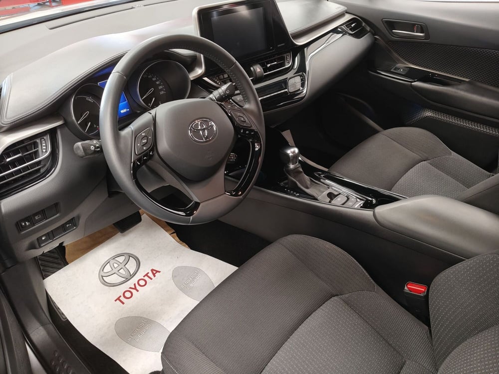 Toyota Toyota C-HR usata a Roma (12)