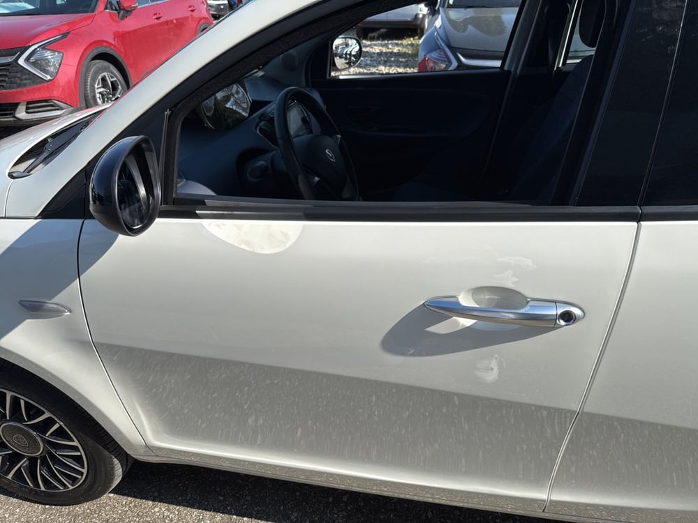 Lancia Ypsilon usata a Ravenna (11)