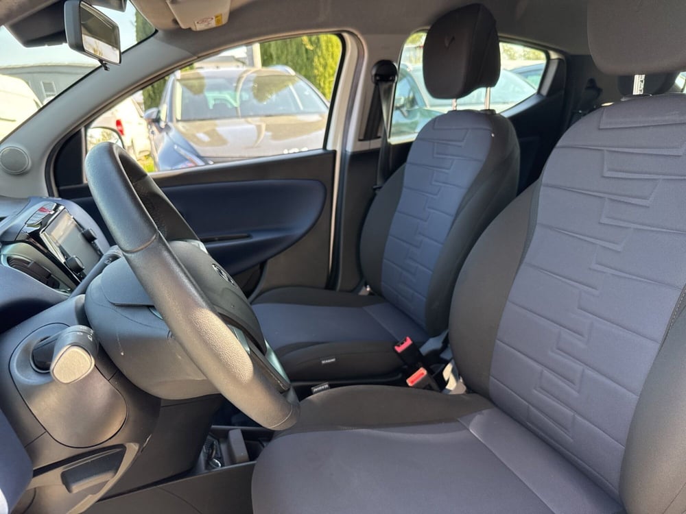 Lancia Ypsilon usata a Ravenna (15)