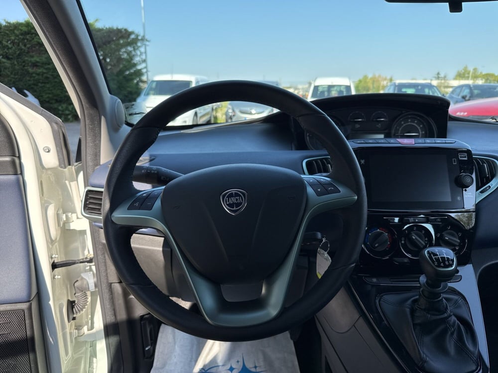 Lancia Ypsilon usata a Ravenna (17)