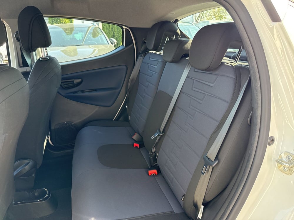 Lancia Ypsilon usata a Ravenna (18)