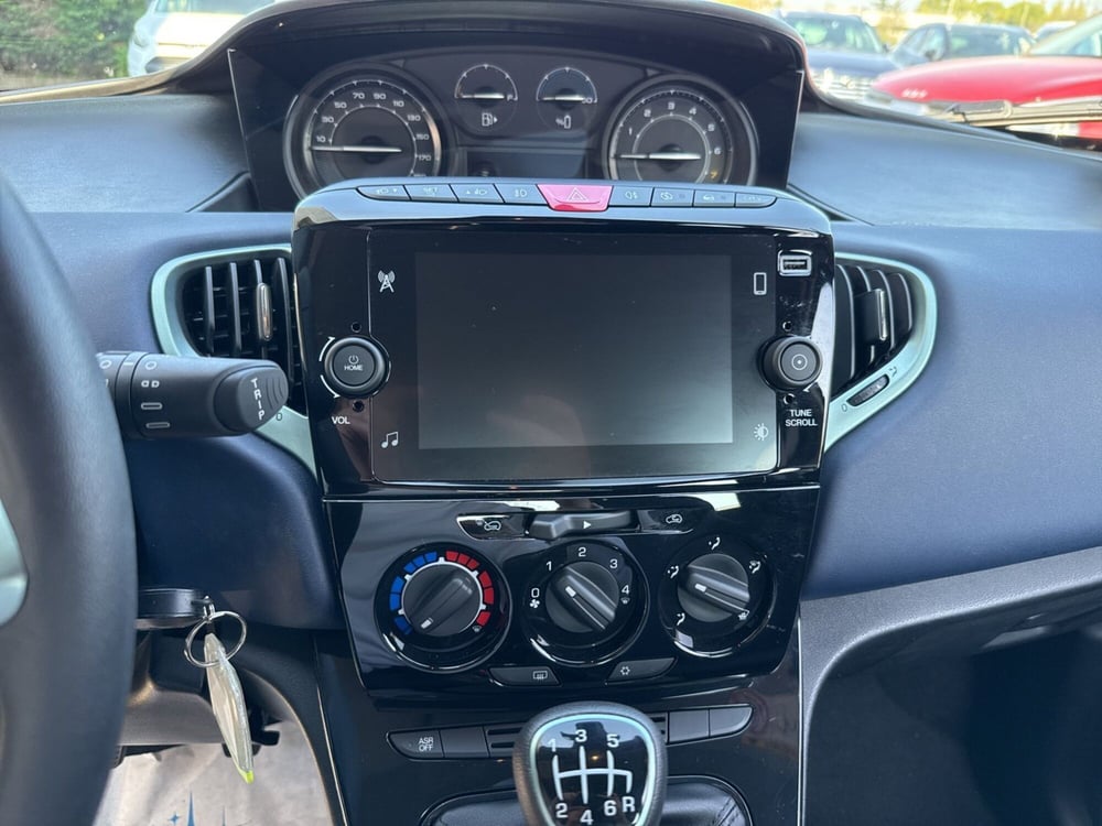 Lancia Ypsilon usata a Ravenna (19)