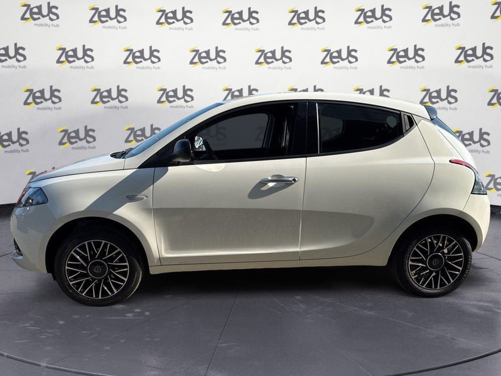 Lancia Ypsilon usata a Ravenna (3)