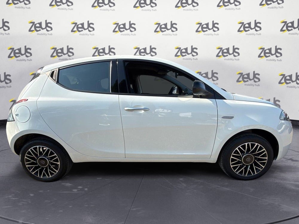Lancia Ypsilon usata a Ravenna (7)